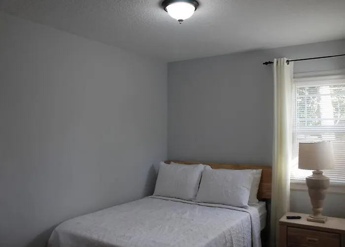 ☆The Oasis In Murray Hill☆ -Sleeps 8- Wifi- Cozy
