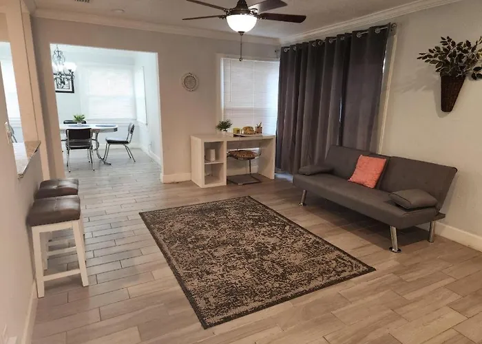 ☆The Oasis In Murray Hill☆ -Sleeps 8- Wifi- Cozy