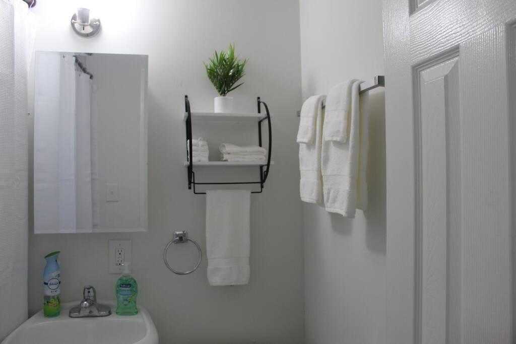 ☆the Oasis In Murray Hill☆ -sleeps 8- Wifi- Cozy Hébergement de vacances